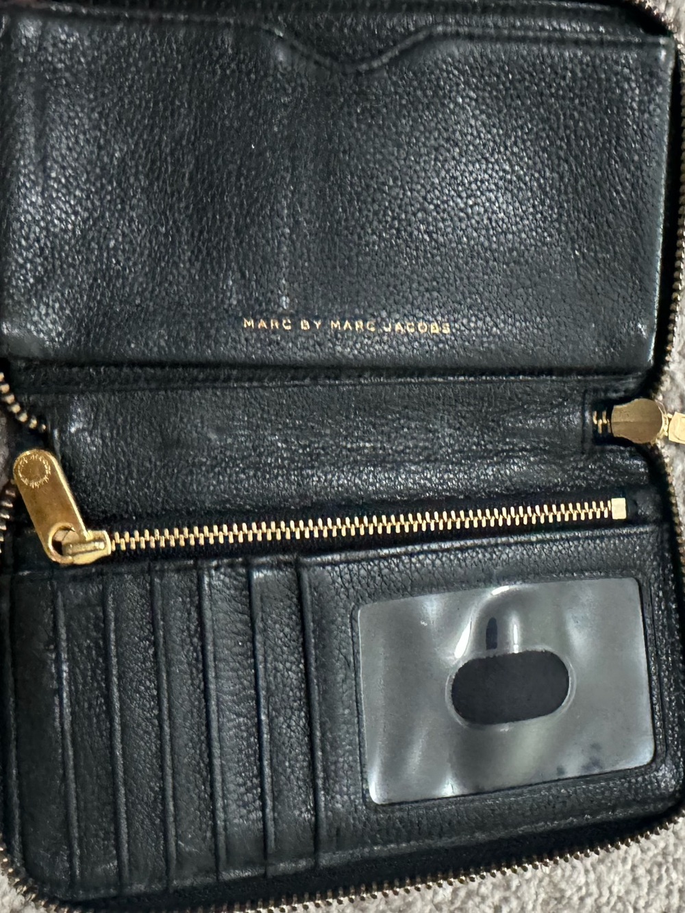 Marc by Marc Jacobs Black Pebbled Leather Zip Card Case with Gold Plate - Picture 3 of 4